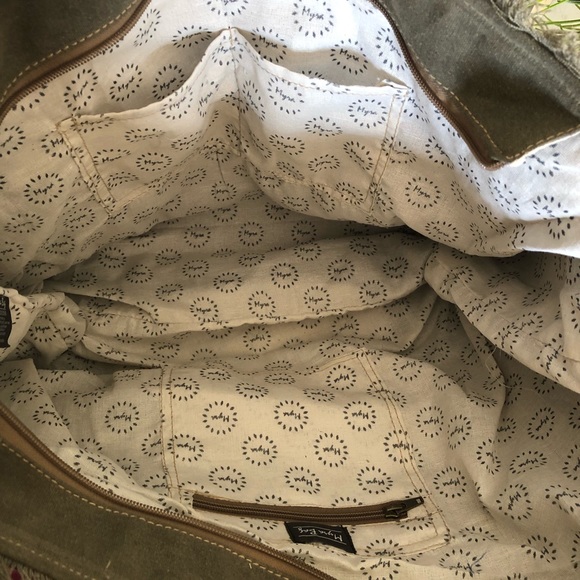 Honey Bee Print Weekender Large Tote Bag C-2421 - Picture 4 of 7